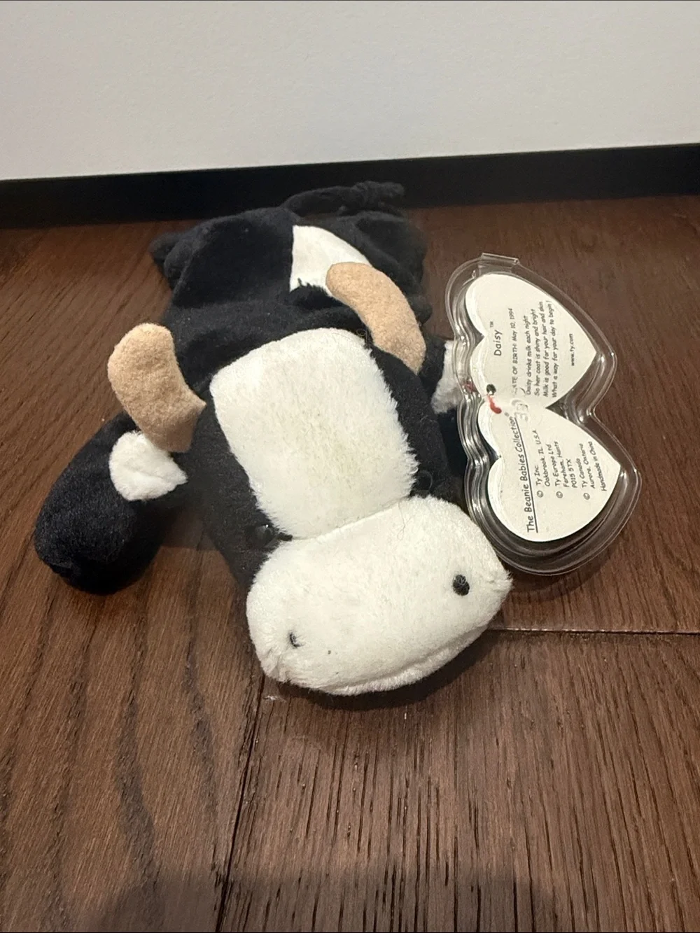 TY beanie Babies Daisy the Cow
